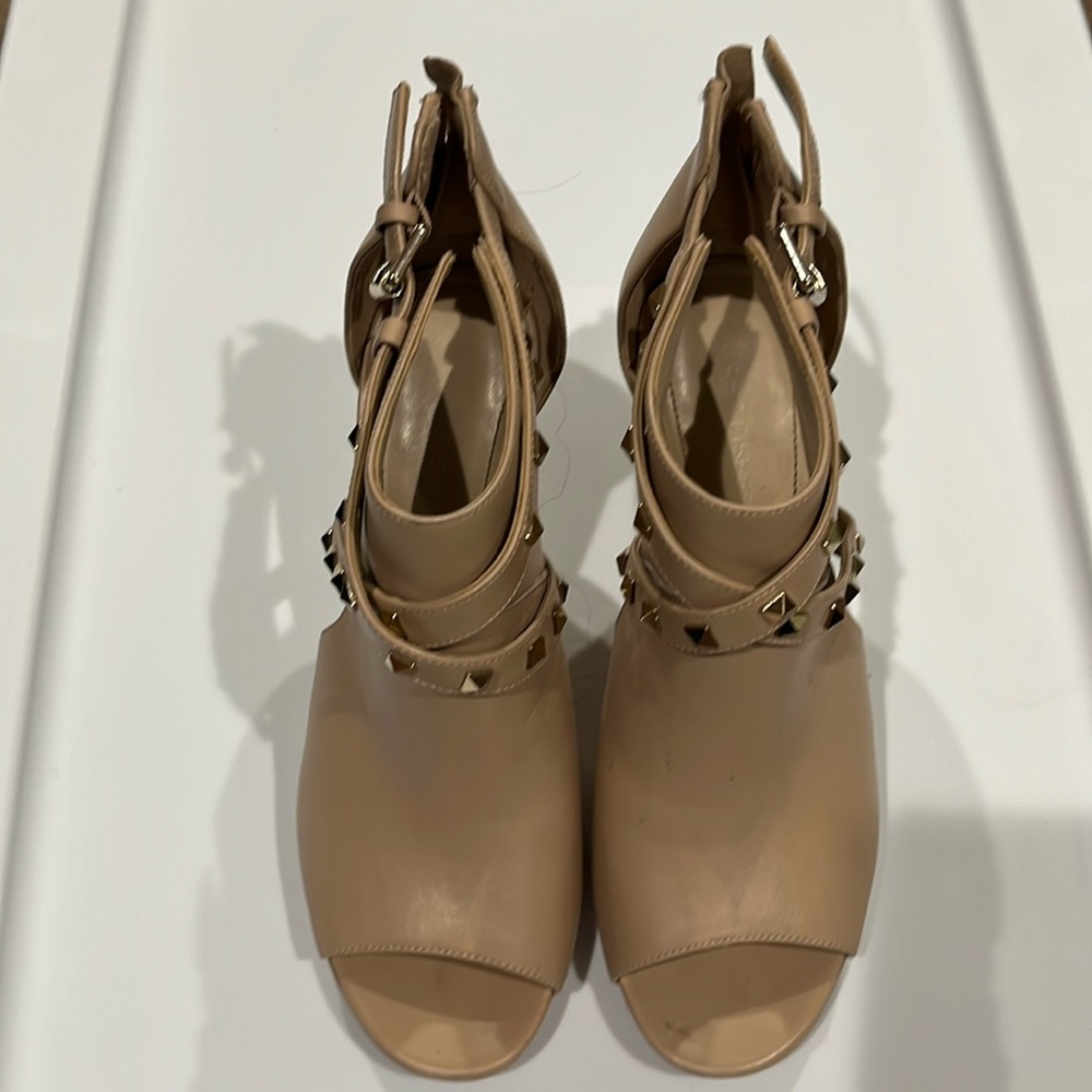 MARC FISHER nude color 4” heel with peep toe, gold studs, buckle and zip